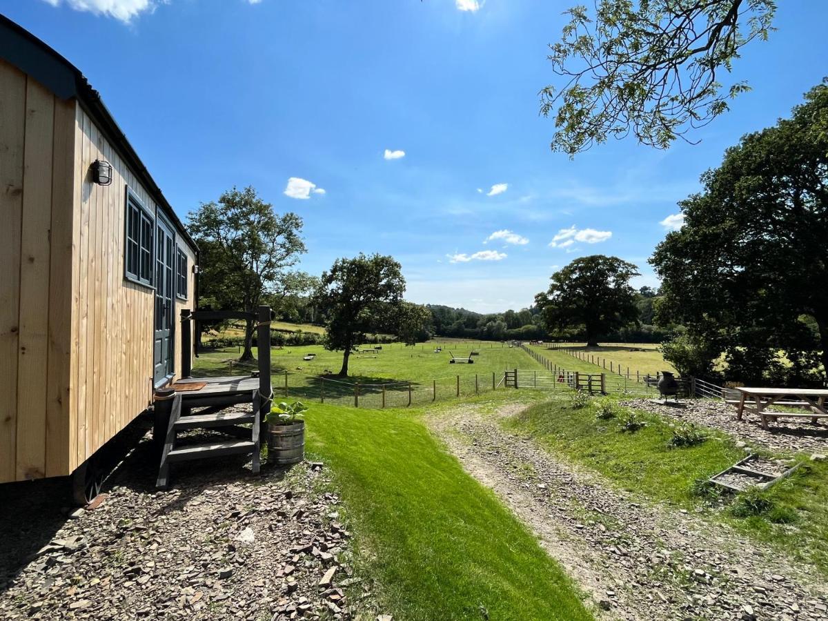 Oakies Farm Stays Llandovery Exterior photo