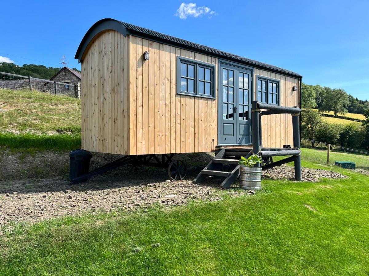 Oakies Farm Stays Llandovery Exterior photo